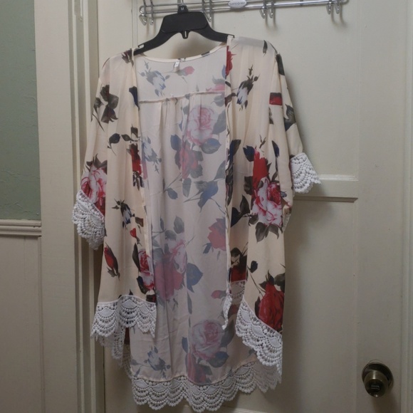 Tops - Flowered Kimono